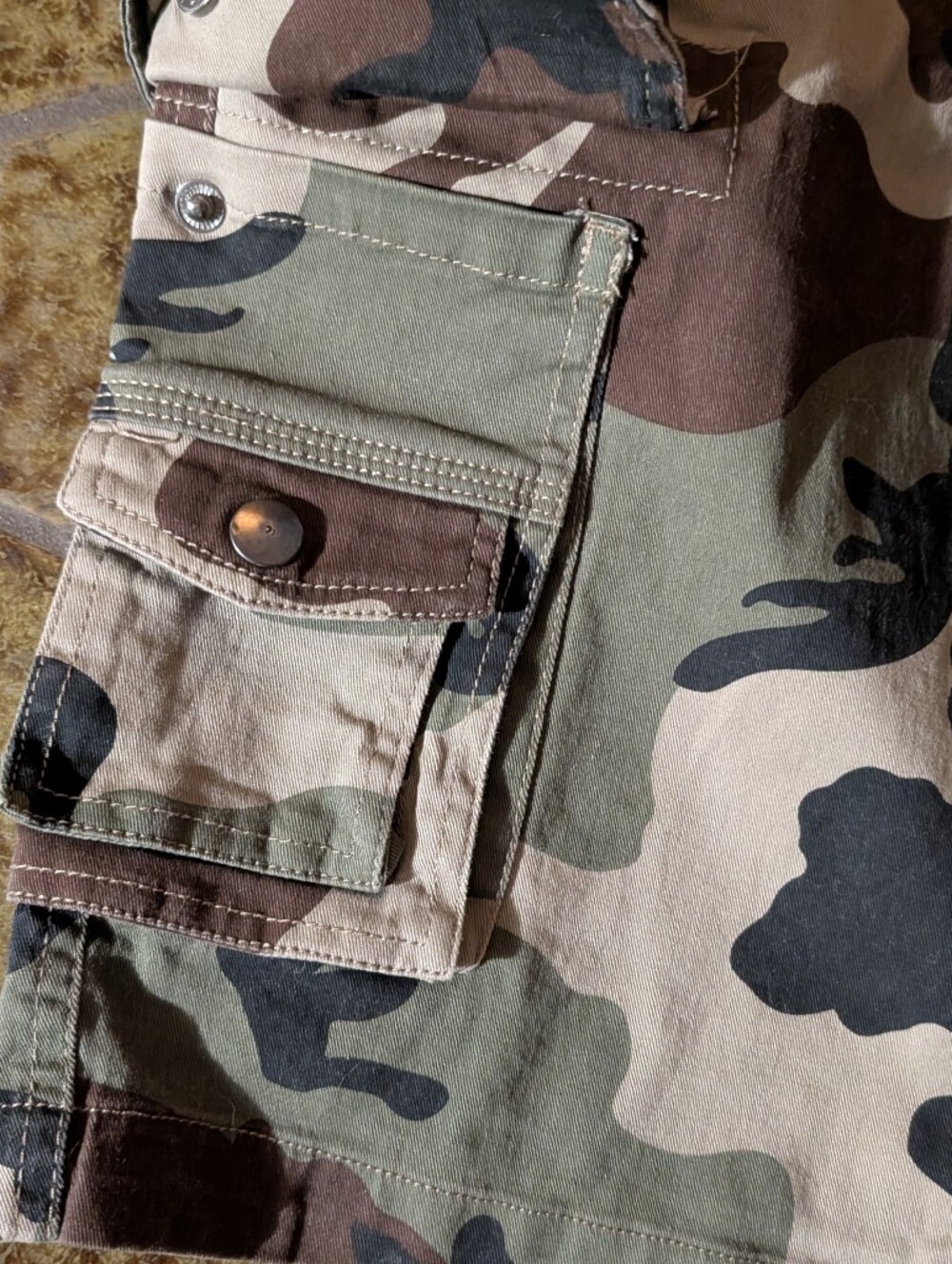 Ochenta Women's Woodland Camo Cargo Shorts Size 10 - Picture 2 of 6
